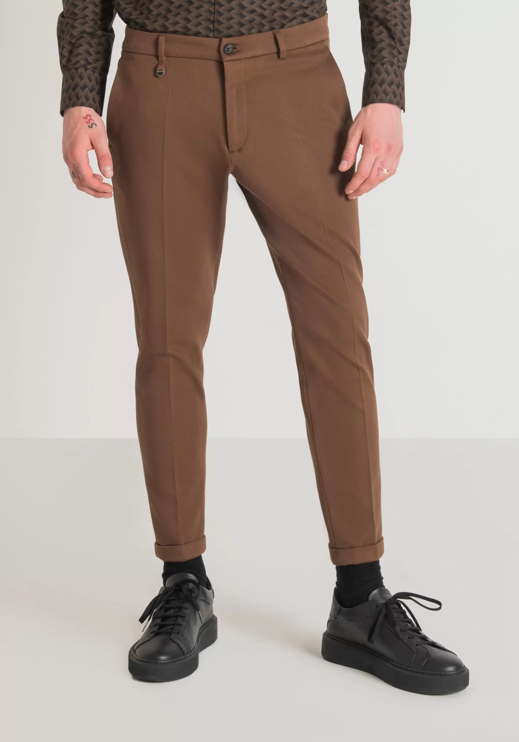 Fashion Antony Morato Hose Super Skinny Fit Ashe Aus Einfarbigem Viskose-Mischgewebe Dunkel Camelfarben