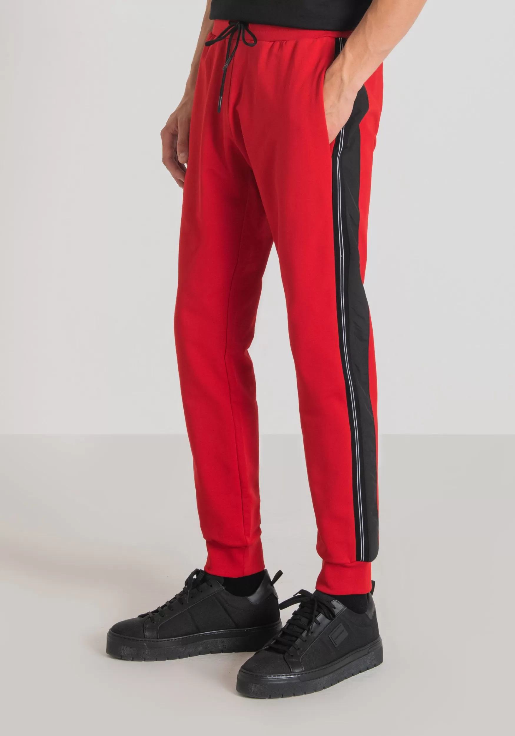 Flash Sale Antony Morato Jogginghose Slim Fit Aus Baumwollstretch Mit Kontrast Aus Funktionsgewebe Rot