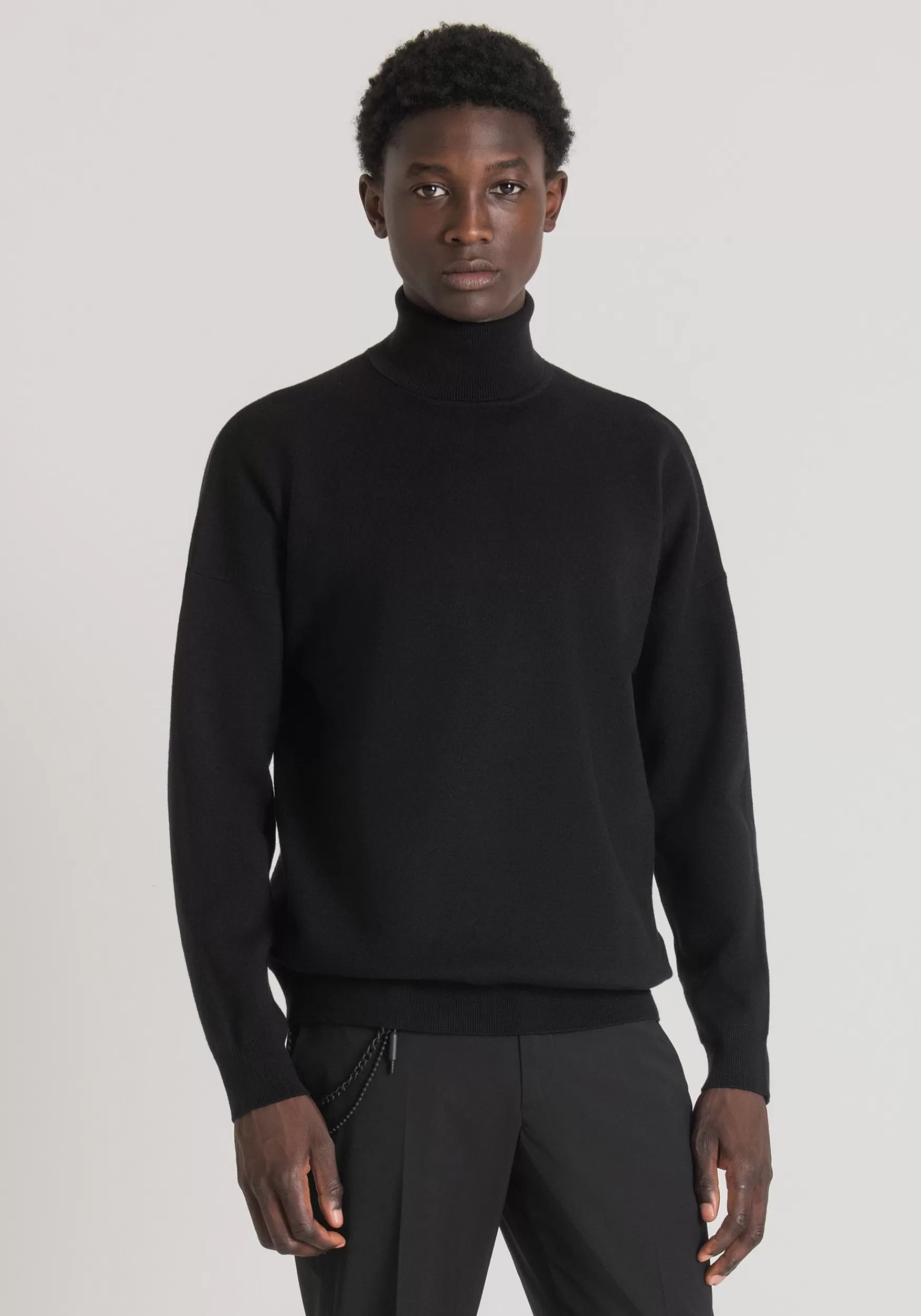 Flash Sale Antony Morato Oversize-Rollkragenpullover Aus Einfarbigem Viskose-Mischgarn Schwarz