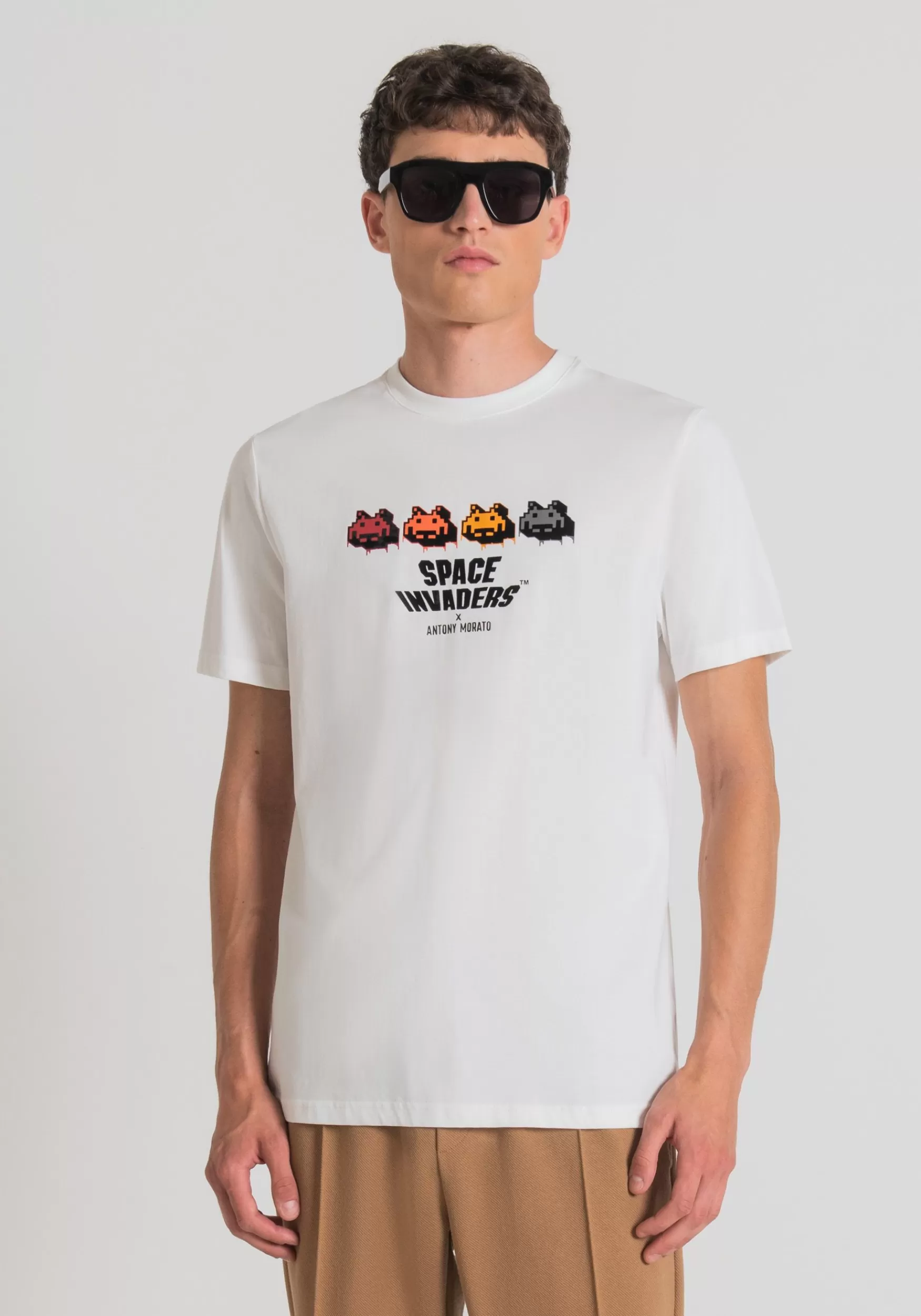 Fashion Antony Morato T-Shirt Regular Fit Aus 100 % Baumwolle Mit Space Invaders-Print Creme